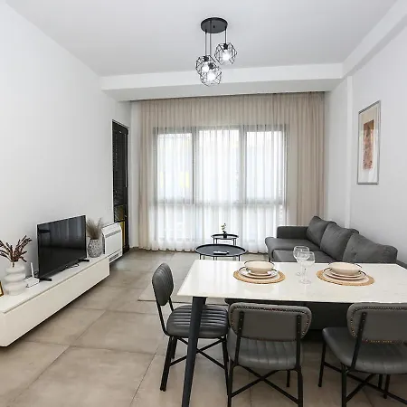 Luxury Square 21 *
